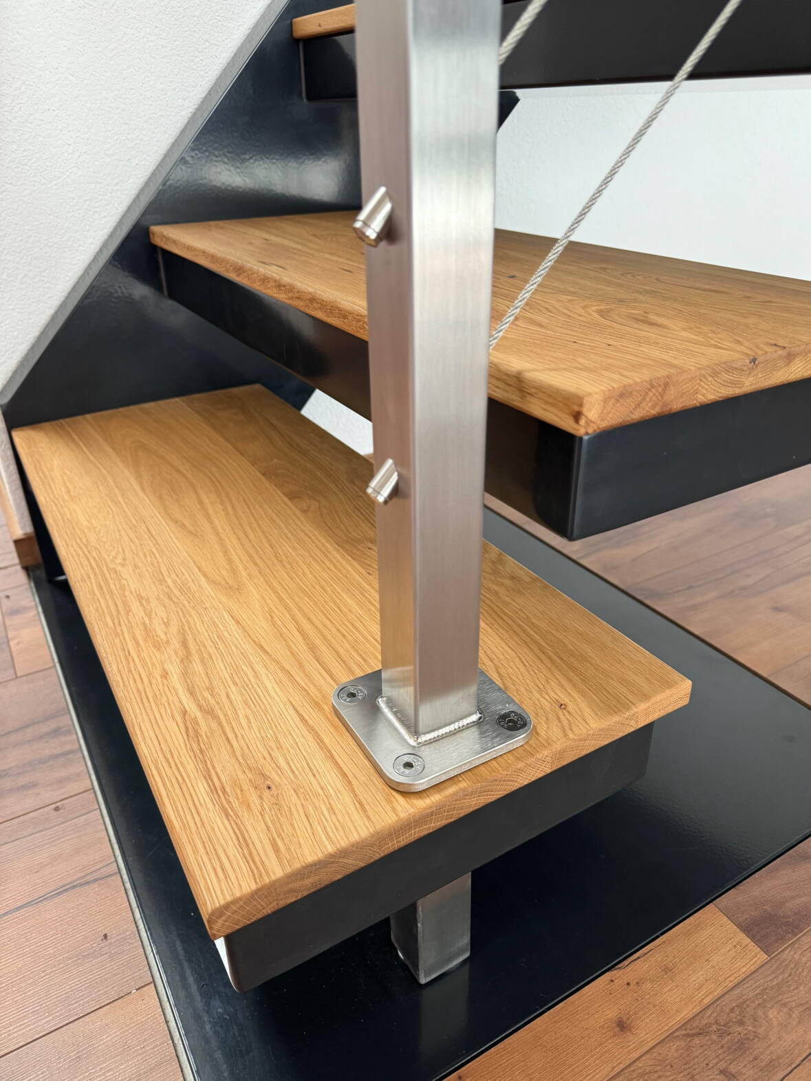 schurtec_schlosserarbeiten_geländer.jpg Treppengeländer mit Mass